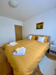 Postel nebo postele na pokoji v ubytování Apartman M&M Osijek