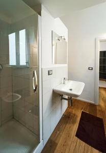 a bathroom with a sink and a shower at Casa di Matteo Ponterotto 34(zona brignole) in Genoa