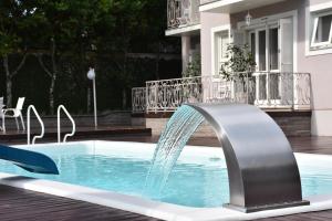 A piscina localizada em Doce Canela - Pousada de Charme ou nos arredores