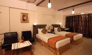 Postel nebo postele na pokoji v ubytování Nestor Hotel, Mumbai
