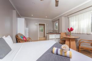 Postel nebo postele na pokoji v ubytování Moana Sands Beachfront Villas
