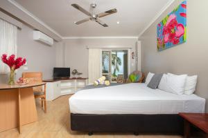 Postel nebo postele na pokoji v ubytování Moana Sands Beachfront Villas