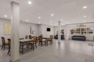 Χώρος καθιστικού στο Americas Best Value Inn and Suites Lake Charles