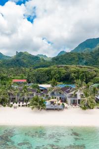 - Vistas al complejo desde la playa en Moana Sands Beachfront Villas en Rarotonga