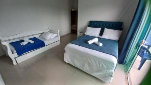 Cama ou camas em um quarto em Pousada Miguel Penha Sc