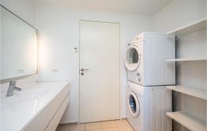 a white laundry room with a washer and dryer at Nice Home In Skagen With 4 Bedrooms And Wifi in Skagen