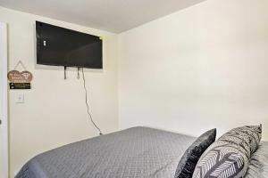 a bedroom with a bed with a flat screen tv on the wall at Lakeland Vacation Rental 38 Mi to Disney! in Lakeland