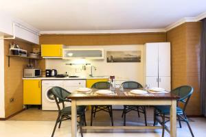 Kuchyň nebo kuchyňský kout v ubytování Comfortable apartment in Istiklal Street + 22 fotografií
