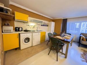 Kuchyň nebo kuchyňský kout v ubytování Comfortable apartment in Istiklal Street