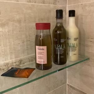 Encantador Duplex cerca de todo的酒水