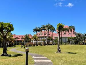 Aed väljaspool majutusasutust Curaçao 13 studio vue mer proche plage dans Complexe type Village Vacances