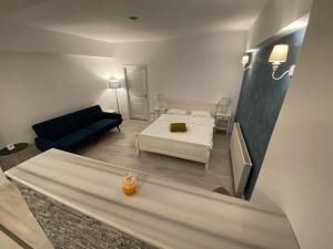 a living room with a bed and a couch at TEN APARTAMENT in Eforie Nord