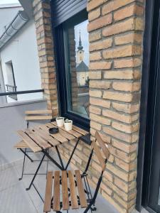 Un balcon sau o terasă la Roman Apartman