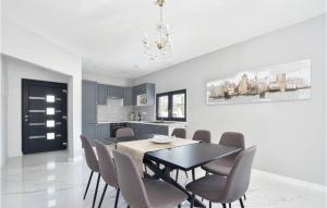 Φωτογραφία από το άλμπουμ του Awesome Home In Split With Wifi σε Σολίν