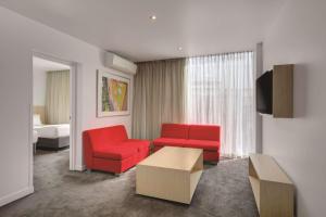 Un lugar para sentarse en Travelodge Hotel Melbourne Docklands