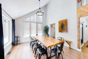 a dining room with a wooden table and chairs at The Cottages at Blue-Cottage 1 in Blue Mountains