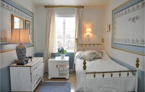 a bedroom with a bed and a dresser and a window at Gorgeous Home In Finnestad With Wifi in Säffle