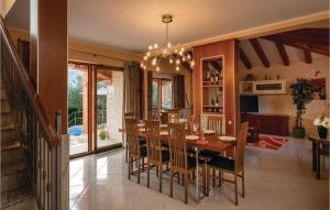 a kitchen and dining room with a table and chairs at Gorgeous Home In Tar With Wifi in Tar