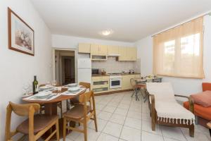 Kuchyň nebo kuchyňský kout v ubytování Apartment Katarina