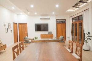 TV a/nebo společenská místnost v ubytování Chao Sam Ran Pool Villa Phetchaburi หาดเจ้าสำราญ เพชรบุรี ราคาสำหรับ 8 ท่าน