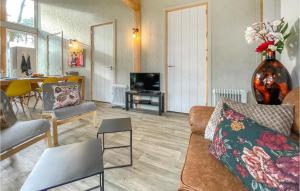 Khu vực ghế ngồi tại 3 Bedroom Nice Home In Meijel