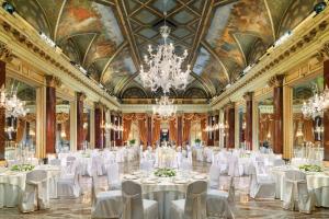 Um restaurante ou outro lugar para comer em The St. Regis Rome