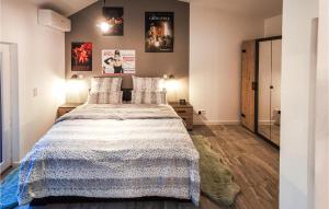 a bedroom with a large bed and a mirror at 2 Bedroom Beautiful Home In Ulrichstein in Ulrichstein