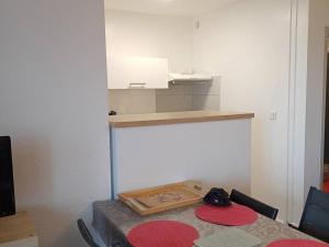 Fotografia z galérie ubytovania Charmant F1 climatisé avec 4 couchages à Balaruc-les-Bains, animaux admis - FR-1-680-17 v destinácii Balaruc-les-Bains + 2 fotografie