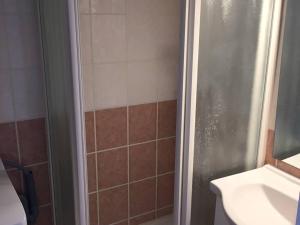 Zdjęcie z galerii obiektu Charmant Studio 2* à Balaruc-les-Bains - Balcon, Ascenseur, 4 Couchages, Proche Thermes - FR-1-680-15 w mieście Balaruc-les-Bains