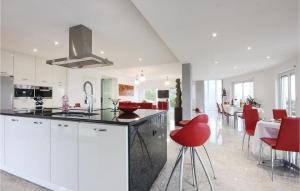 Η κουζίνα ή μικρή κουζίνα στο Lovely Home In Aragona -Ag-