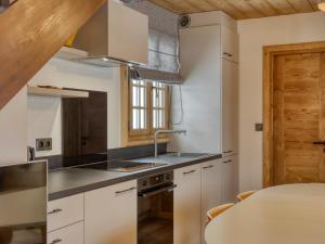 Fotografia z galérie ubytovania Chalet rénové 3 chambres à Megève, à proximité du Jaillet, balcon, parking, classé 3 étoiles - FR-1-453-304 v destinácii Megève