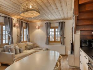 Fotografia z galérie ubytovania Chalet rénové 3 chambres à Megève, à proximité du Jaillet, balcon, parking, classé 3 étoiles - FR-1-453-304 v destinácii Megève