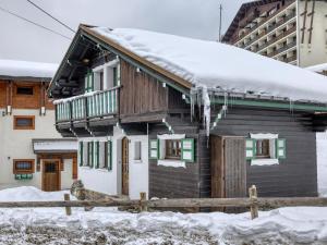 Fotografia z galérie ubytovania Chalet rénové 3 chambres à Megève, à proximité du Jaillet, balcon, parking, classé 3 étoiles - FR-1-453-304 v destinácii Megève