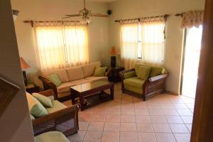 Posezení v ubytování Condo Unit 131! Stay with us !!!