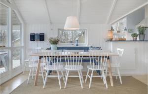 Nhà bếp/bếp nhỏ tại Holiday Home Vinkelvej Nexø Ii