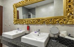 A bathroom at Amazing Apartment In Sevilla With Wifi