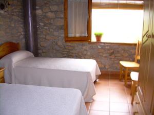 Łóżko lub łóżka w pokoju w obiekcie Casa Rural el Castellet