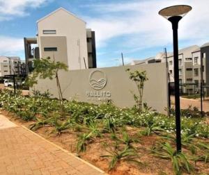 a street light in front of a building at Ballito 134 in Ballito