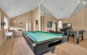 Biliár nebo kulečník v ubytování Amazing Home In Sydals With Sauna, Wifi And Private Swimming Pool