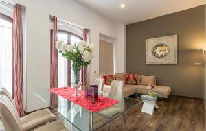 Χώρος καθιστικού στο Cozy Apartment In Sevilla With Kitchen