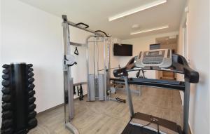 Fitness centrum a/nebo fitness zařízení v ubytování Lovely Home In Omis With Wifi