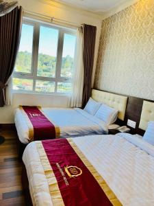 Postel nebo postele na pokoji v ubytování Bình Dương Đà Lạt Hotel