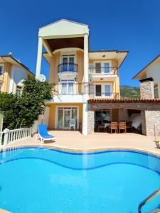 Bazén v ubytování Villa Defne Oludeniz Private Villa nebo v jeho okolí