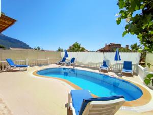 Bazén v ubytování Villa Defne Oludeniz Private Villa nebo v jeho okolí