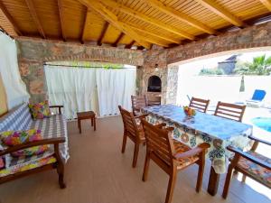 Bazén v ubytování Villa Defne Oludeniz Private Villa nebo v jeho okolí