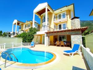 Bazén v ubytování Villa Defne Oludeniz Private Villa nebo v jeho okolí