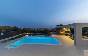 Bazén v ubytovaní 4 Bedroom Stunning Home In Kastel Stari alebo v jeho blízkosti