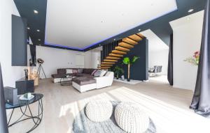Posedenie v ubytovaní 4 Bedroom Stunning Home In Kastel Stari