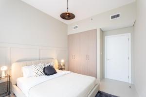 luxury elegant furnished three bedroom apartment with children playing ... - Elegant Luxury Apartment Views