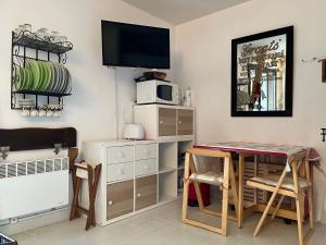 Köök või kööginurk majutusasutuses Studio en Rez de jardin -"Le Petit Nid" à Trouville